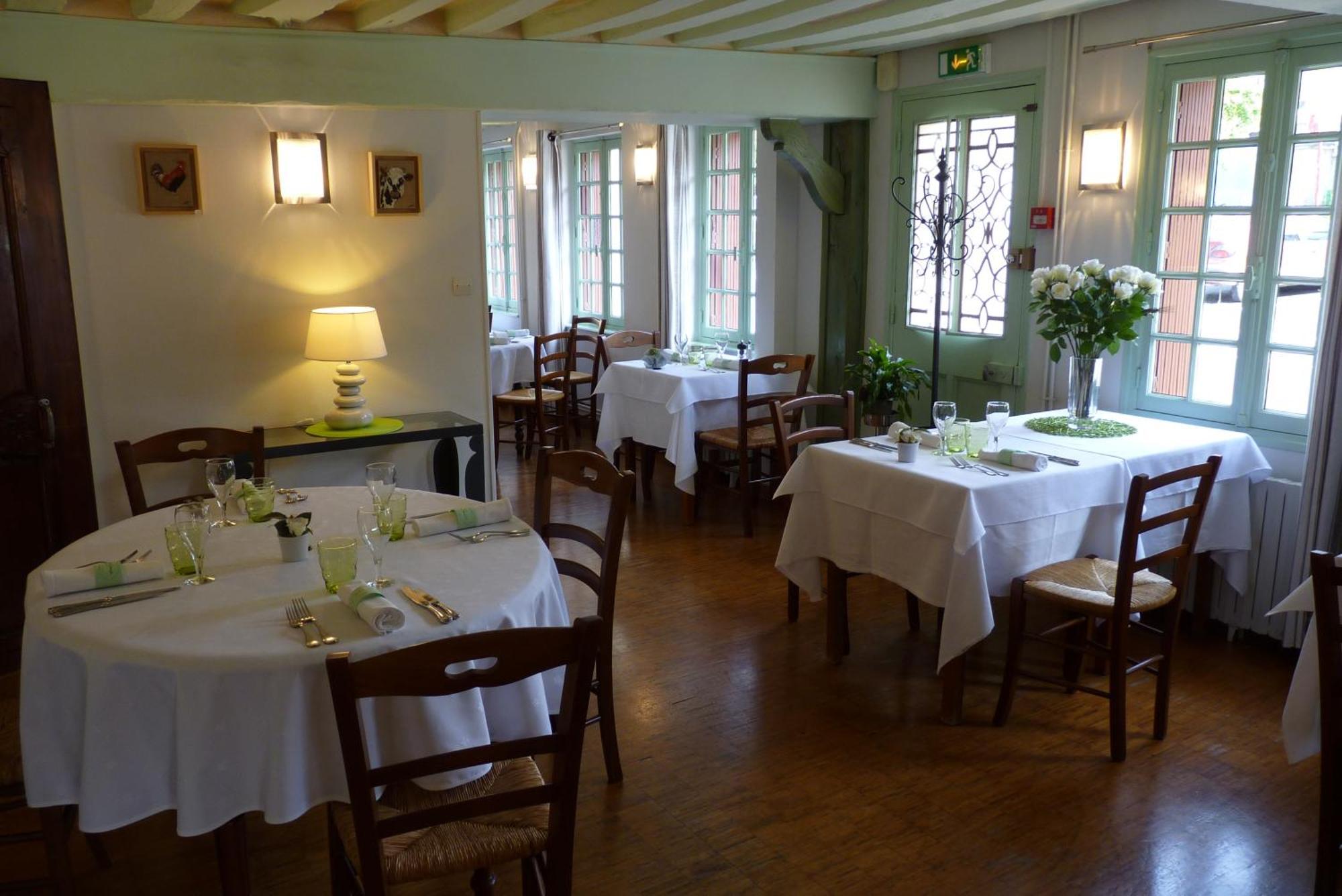 Hotel-Restaurant La P'Tite Auberge Lillebonne Екстер'єр фото