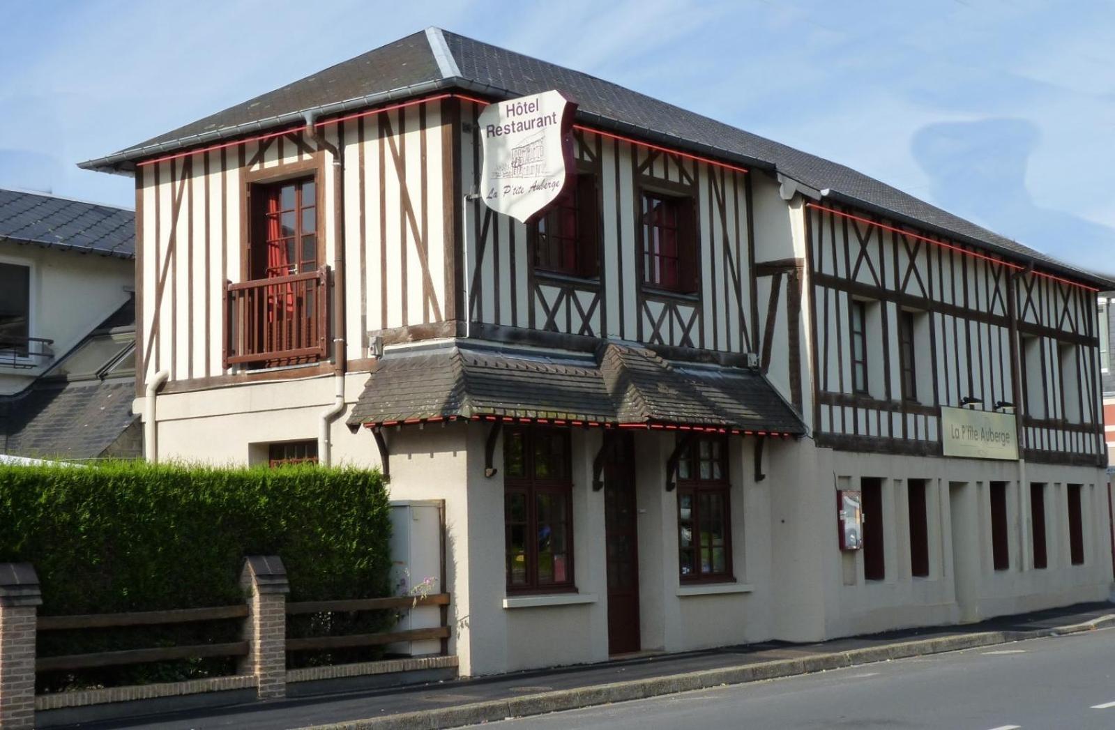 Hotel-Restaurant La P'Tite Auberge Lillebonne Екстер'єр фото