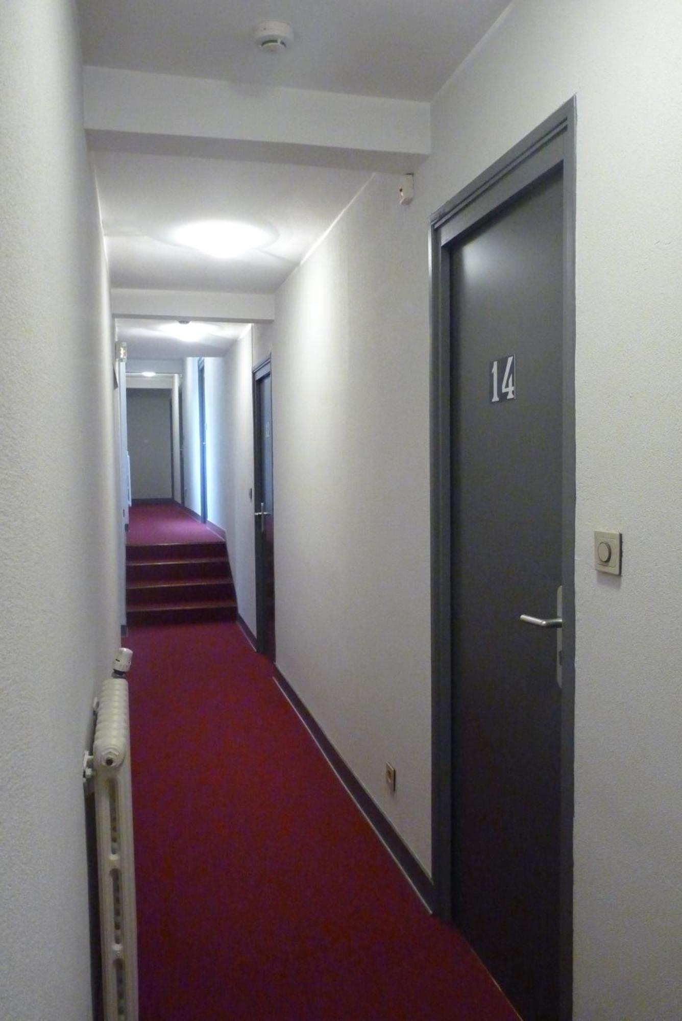 Hotel-Restaurant La P'Tite Auberge Lillebonne Екстер'єр фото