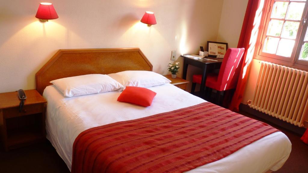 Hotel-Restaurant La P'Tite Auberge Lillebonne Номер фото
