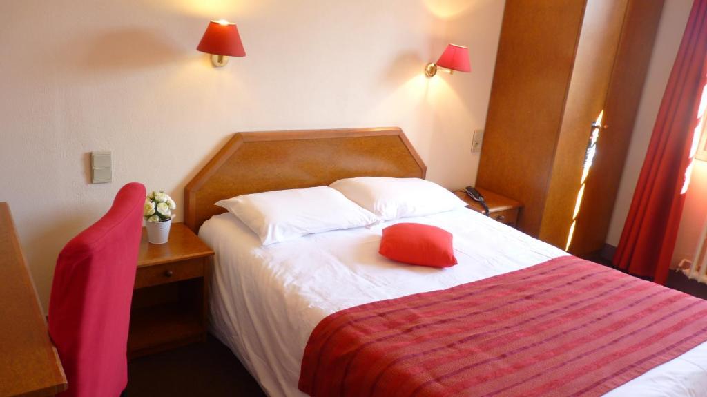 Hotel-Restaurant La P'Tite Auberge Lillebonne Номер фото