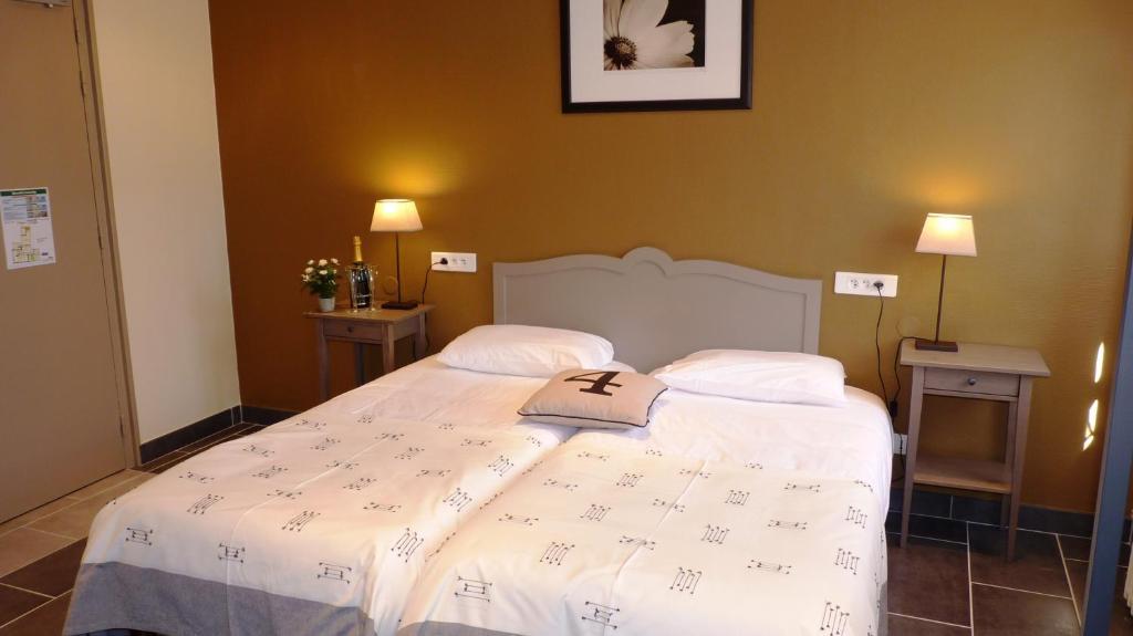 Hotel-Restaurant La P'Tite Auberge Lillebonne Номер фото